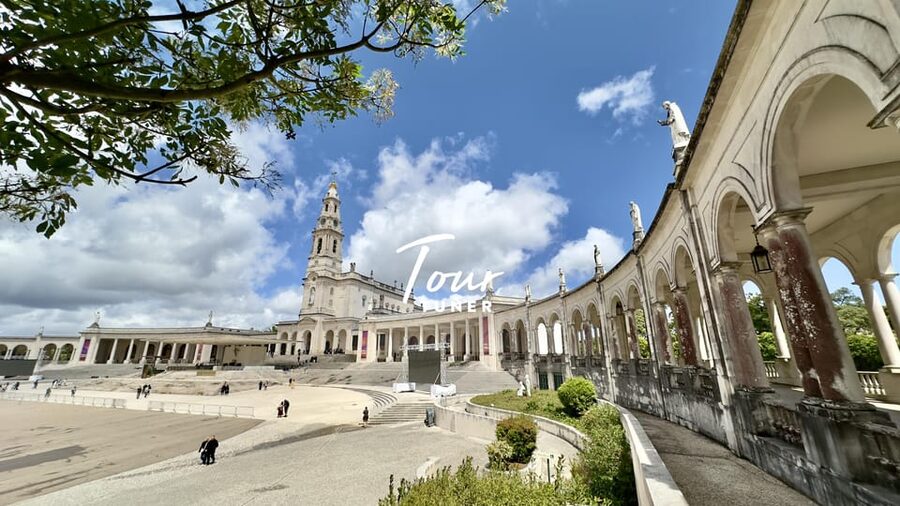 From Lisbon: Fátima, Batalha, Nazaré, & Óbidos. Private Tour - A smooth private day from Lisbon to four different worlds