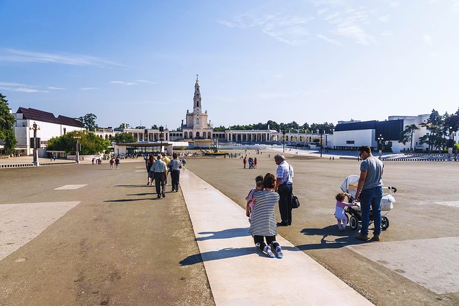 From Lisbon: Fatima Batalha Nazare & Obidos Small Group Day Trip - Óbidos: the fortified-town stroll that usually wins people over