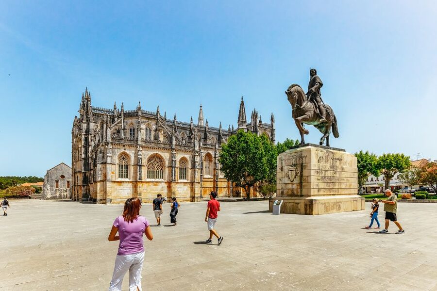 From Lisbon: Fatima Batalha Nazaré & Óbidos Small-Group Tour - Fátima Sanctuary and the Chapel of Apparitions, time to explore