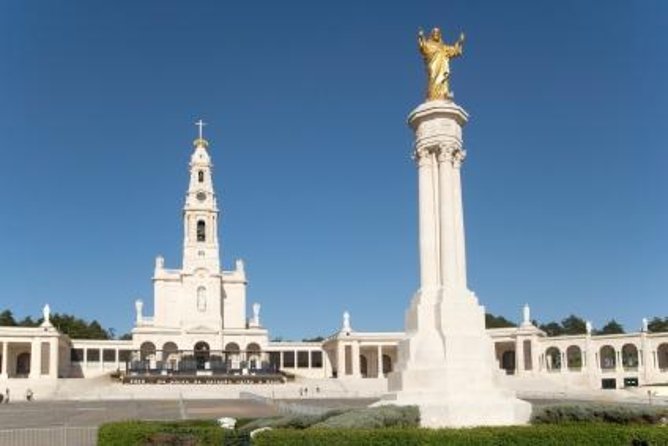 From Lisbon: Fátima, Nazaré, Batalha, and Óbidos Guided Tour - Getting there from Lisbon: two pickup points and a real morning start