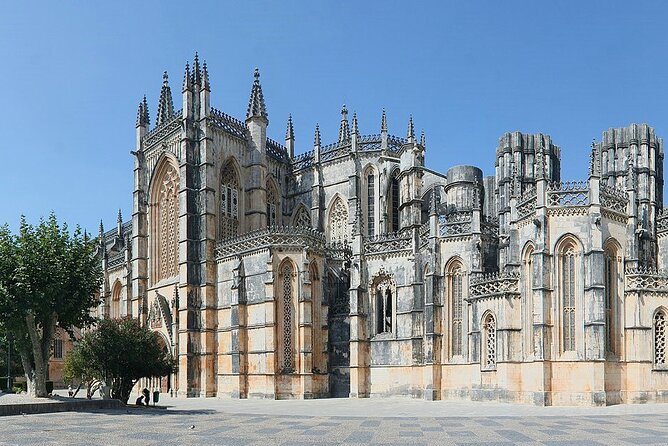 From Lisbon: Fátima, Nazaré, Batalha, and Óbidos Guided Tour - Nazaré and its giant-wave reputation: photo stops, viewpoints, and timing reality