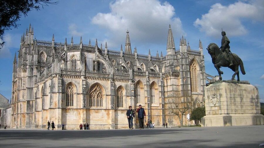 From Lisbon: Fatima, Nazaré, Óbidos Full-Day Trip - Óbidos fortified town walls, medieval lanes, and ginja tasting