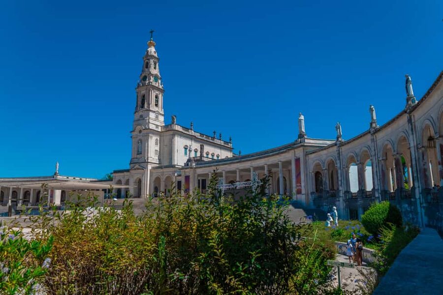 From Lisbon: Fátima, Nazaré & Sintra – 3 Cities Guided Tour - Fátima Sanctuary: Chapel of the Apparitions and Time to Reflect