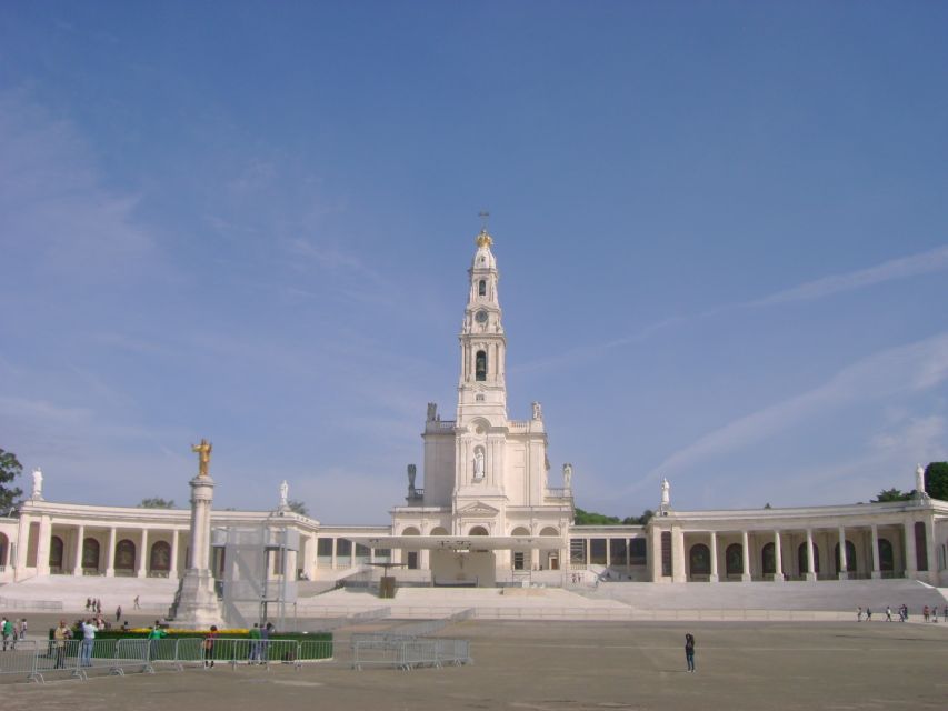 From Lisbon: Fátima Sanctuary and Batalha Monastery (UNESCO) - Getting There Comfortably from Central Lisbon