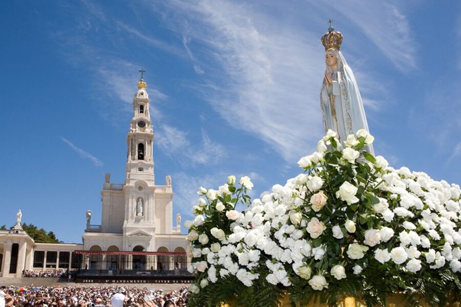 From Lisbon: Fatima Sanctuary Private Day Tour - Basilica of Our Lady of the Rosary: modern scale, huge reverence