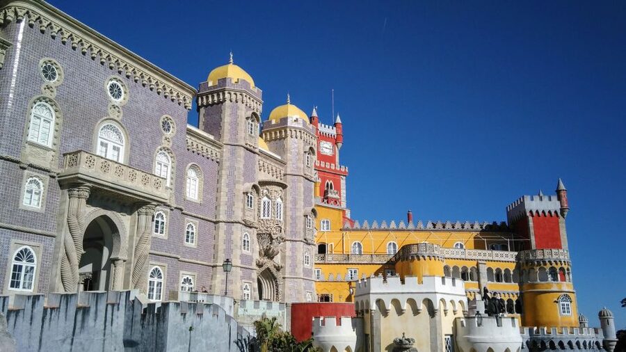 From Lisbon: Nazare and Sintra Private Tour - The Giant Waves Reality Check (October to March)