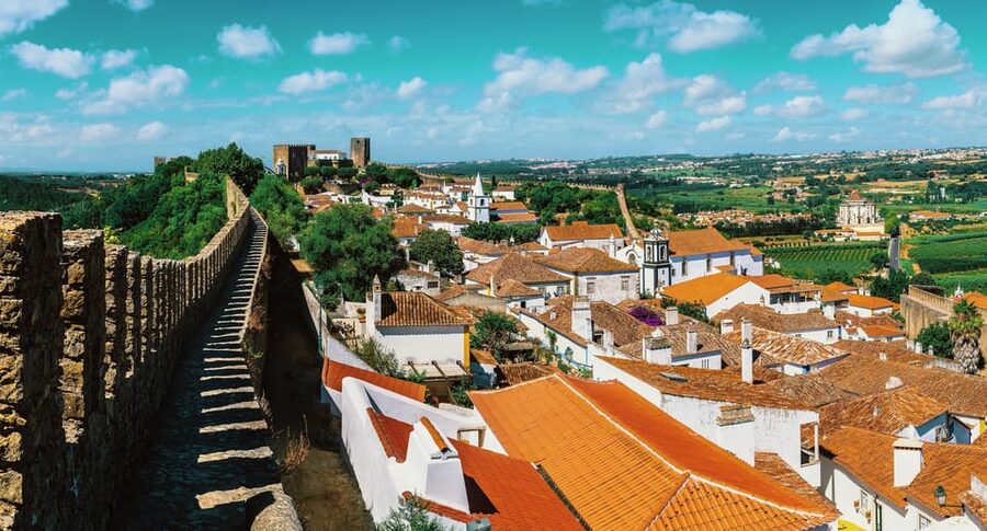 From Lisbon: Nazare Big Waves and Óbidos Guide Day Trip - Sítio and the Chapel of the Memory: why the upper town visit matters