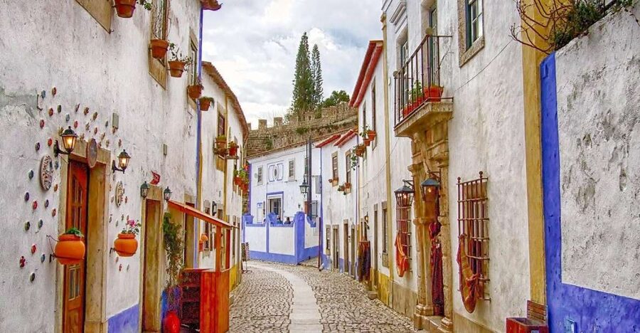 From Lisbon: Óbidos and Nazaré Private Half-Day Tour - Óbidos streets, castle views, and the real feel of a walled town in 1.5 hours