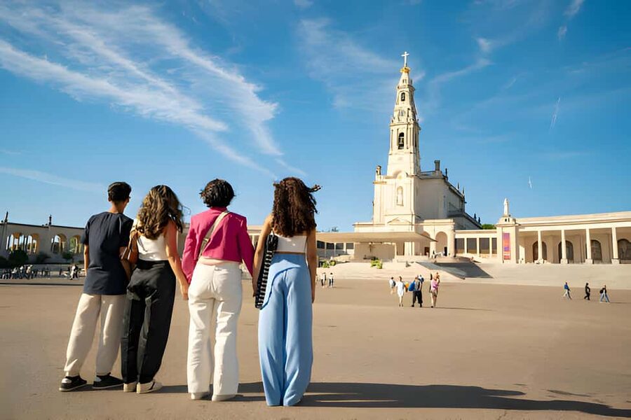 From Lisbon: Obidos, Nazaré and Fátima Small Group Tour - A one-day route that actually balances three very different places
