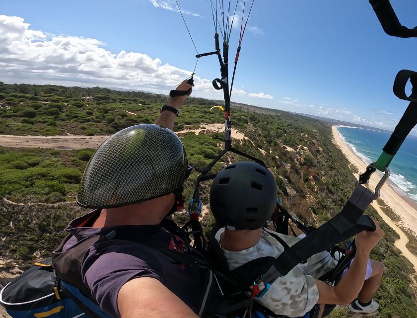 From Lisbon: Paragliding Pack (Flight+Video+Transportation) - Your tandem flight: 20 minutes of coast-and-sky in one go