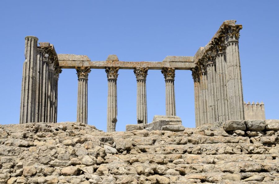 From Lisbon: Private Customized Small-Group Tour to Evora - Cathedral of Évora and Gothic details to look for