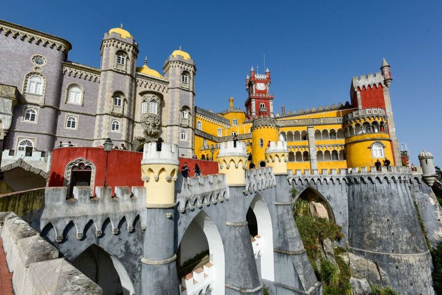 From Lisbon: Sintra and Cascais Full-Day Private Tour - Cascais First Hour: A Coastal Town That Blends Old and Artistic