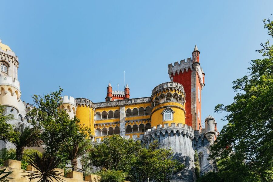 From Lisbon: Sintra & Cascais Small Group Tour with Tickets - Why the guide makes the difference (and examples of the best ones)