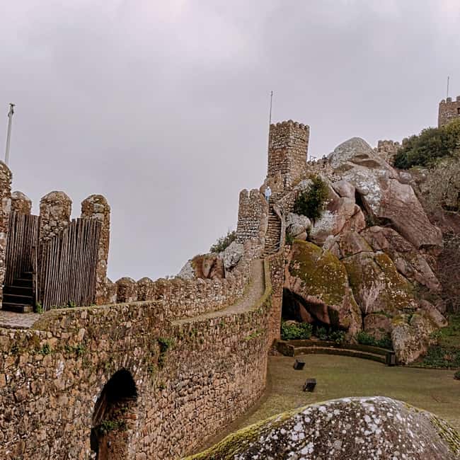 From Lisbon: Sintra, Pena Palace, Regaleira, Guided Day Tour - About guides: why clear explanations make a big difference