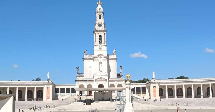 From Lisbon: Small Group Fátima & Little Shepherds Town Tour - Sanctuary of Our Lady of Fátima: where the day really happens