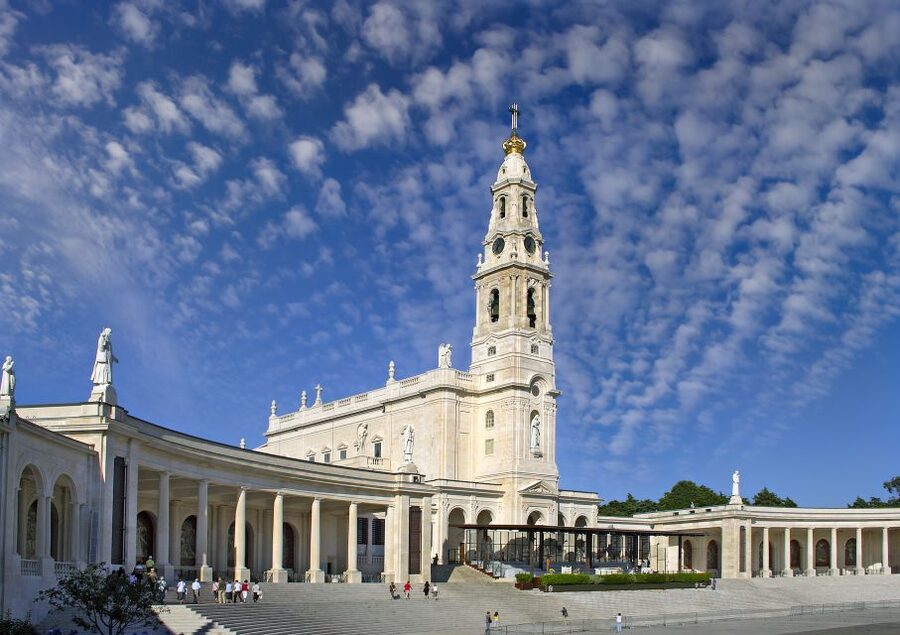 From Lisbon: Tour Fátima, Batalha, Alcobaça, Nazaré, Óbidos - What to bring, and how to plan your day around it