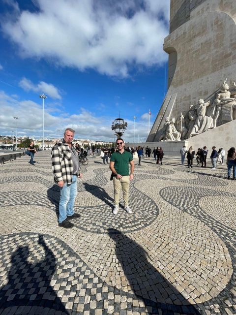 Full city of Lisbon on board of a private car - A 4-hour Lisbon circuit that actually feels doable