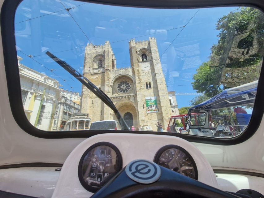 Full city of Lisbon on board of a private car - Cristo Rei with 1.5 hours, plus a weather-dependent crossing