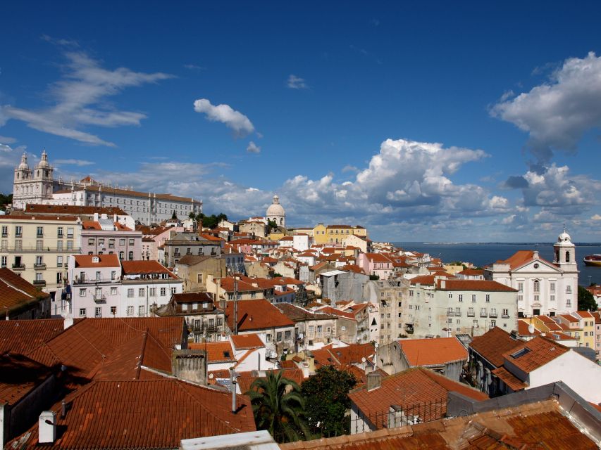 Full city of Lisbon on board of a private car - Price and value: $353 per group up to 6