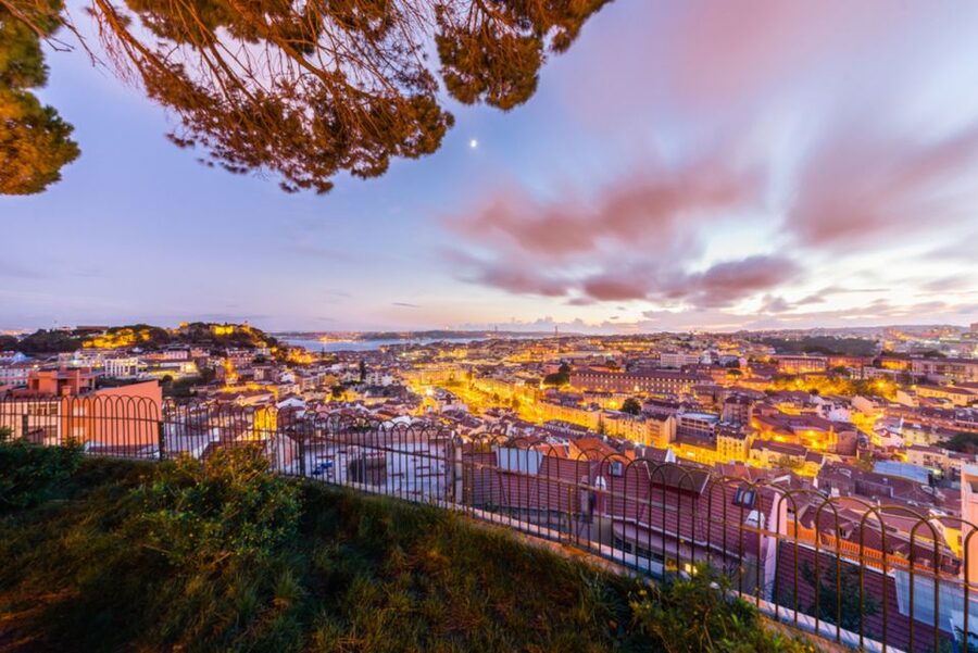 Half-Day Private Tour in Lisbon - São Jorge Castle on a hilltop, views plus medieval walls