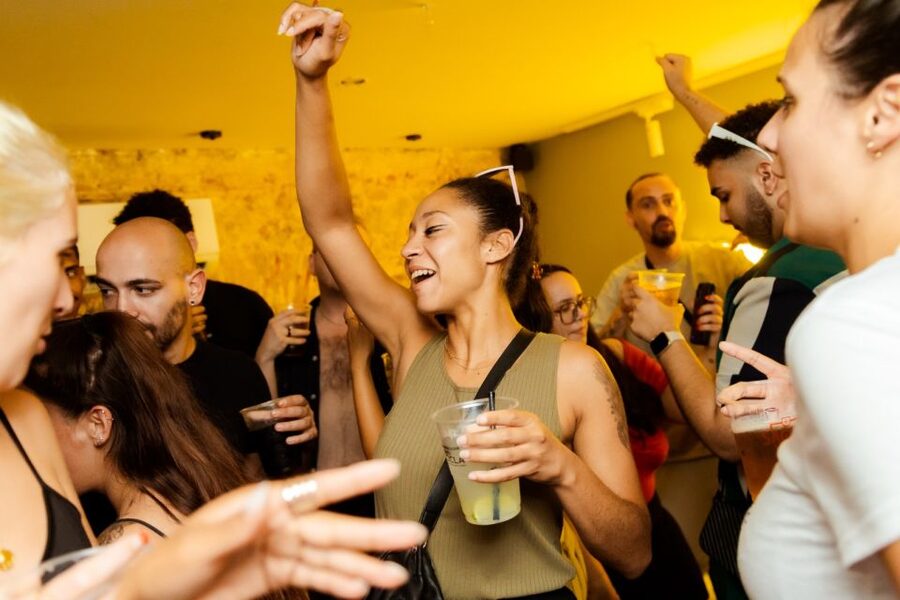 Halloween Haunts: Lisbon Pub Crawl Experience - Stop 3: Pumpkin shot, Zombie vibes, and the final bar payoff