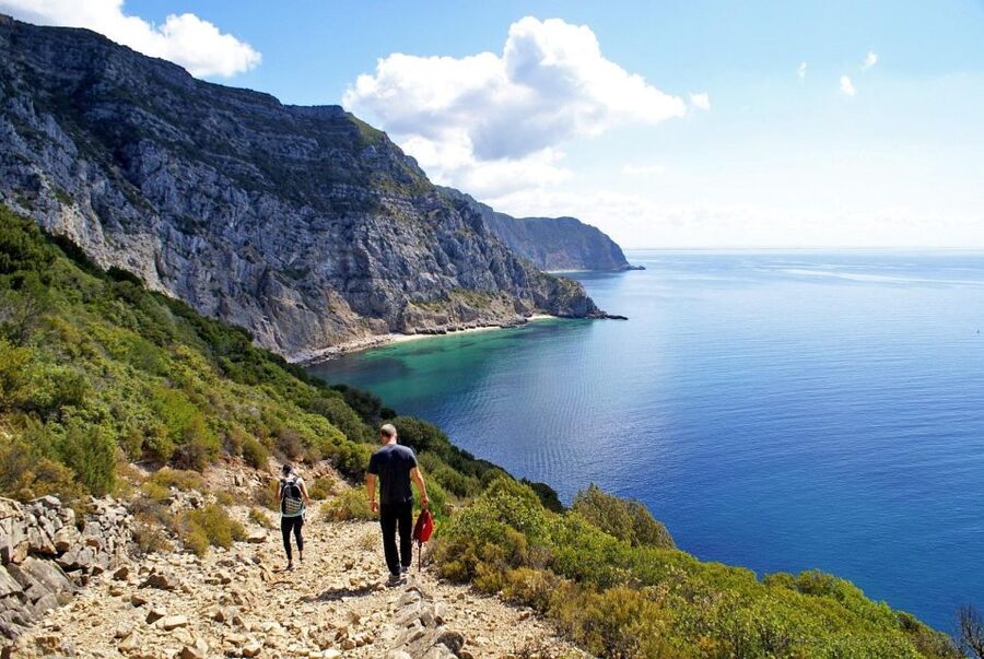 Hiking tour to Highest Limestone Cliff in Europe - Arrábida Natural Park: Photo Stops, Plants, and a Walk That Makes You Look Down