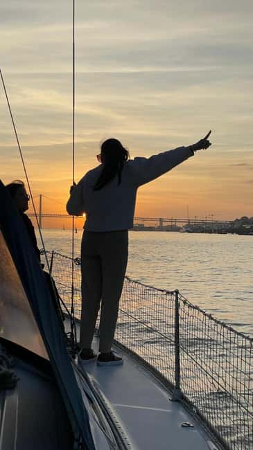 Lisboa:Sunset Sailing Tour at Tagus River with welcome drink - A Tagus Sunset Cruise That Puts Lisbon in Perspective