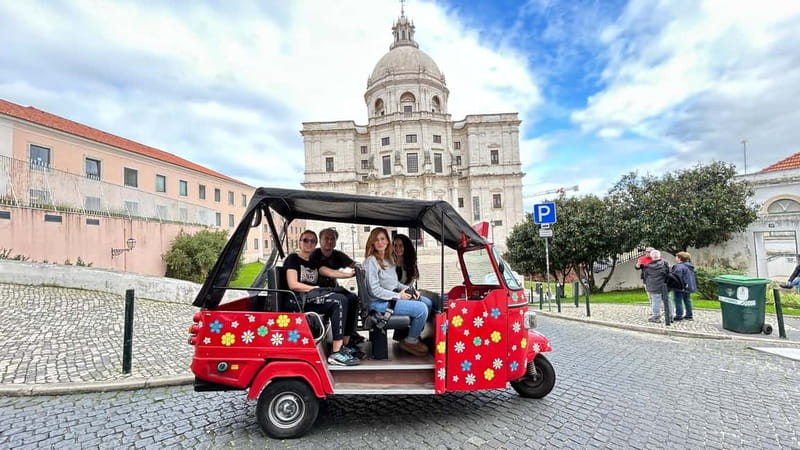 Lisboa: Tuk Tuk ride in Alfama & pick-up you at the hotel. - The route that strings together Baixa, Alfama, Graça, and Mouraria