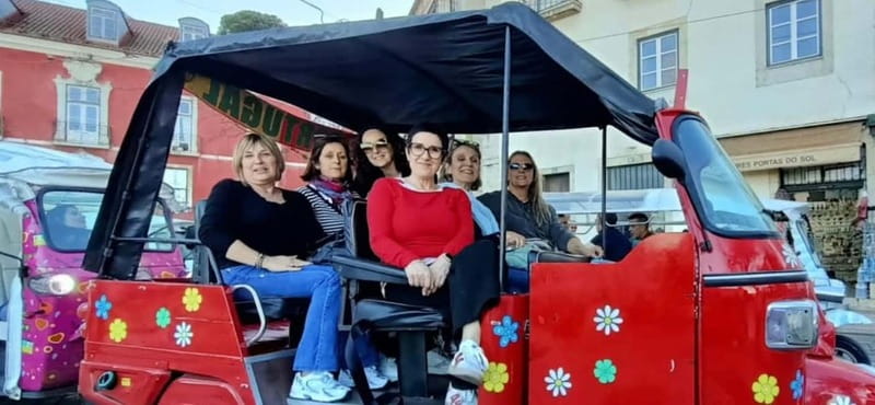 Lisboa: Tuk Tuk ride in Alfama & pick-up you at the hotel. - Price and logistics: what $109 per group up to 6 really means