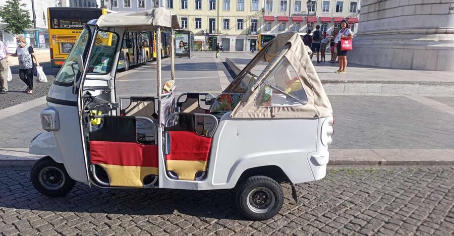 Lisbon: 1,5 Hours Historical Tuk Tour for Two Persons. - Key points to know before you go
