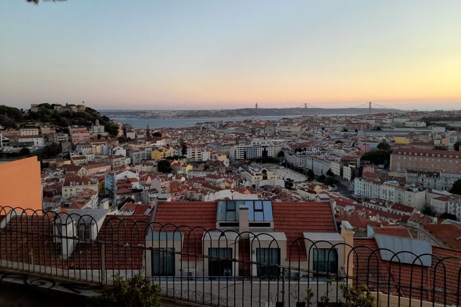 Lisbon: 1,5 Hours Historical Tuk Tour for Two Persons. - Alfama on your stop: photos, close-up views, and lived-in streets
