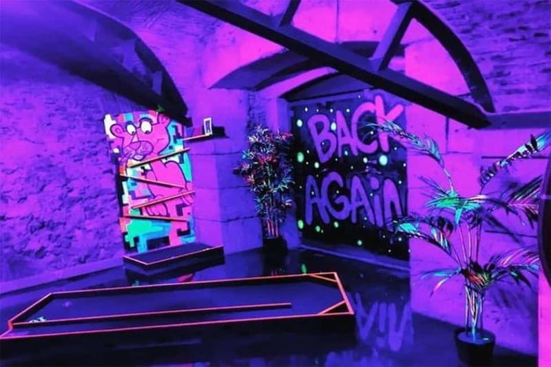 Lisbon: 18-Hole Indoor Minigolf Ticket with Bar Area - Your setup: what you get and why it matters