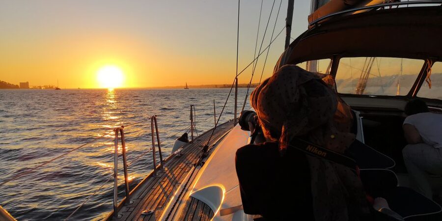Lisbon: 2-Hour Sunset Sailing Tour on Luxury Sailing Yacht - Sparkling wine, the glide back, and how to time your photos