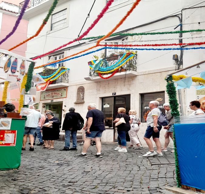 Lisbon: 2 hours Private City Highlights Tuk-Tuk Tour for two - Key things to know before you ride