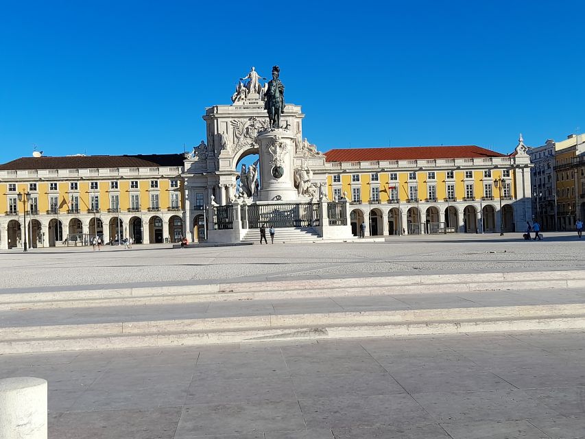 Lisbon: 2 hours Private City Highlights Tuk-Tuk Tour for two - Praca do Comercio and Ruine do Carmo: the city’s big contrasts