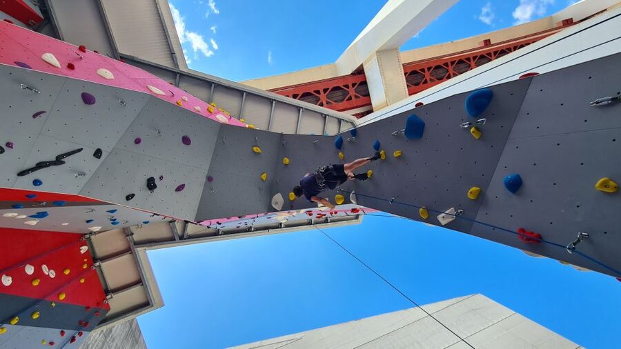 Lisbon: 25 de Abril Bridge Guided Climbing Experience - Picking the right course: newcomer bouldering vs medium roped climbing