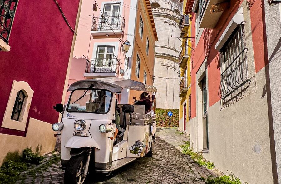 Lisbon: 2h Old Lisbon Tuk Tuk Tour - Baixa de Lisboa and Lisbon Cathedral: the first “wow” setup