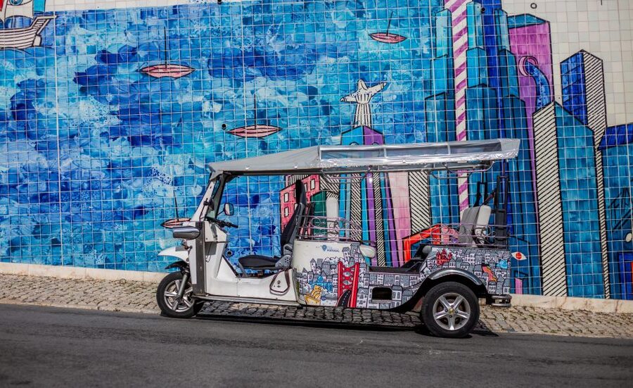 Lisbon: 2h Old Lisbon Tuk Tuk Tour - Alfama: the neighborhood that makes you slow down