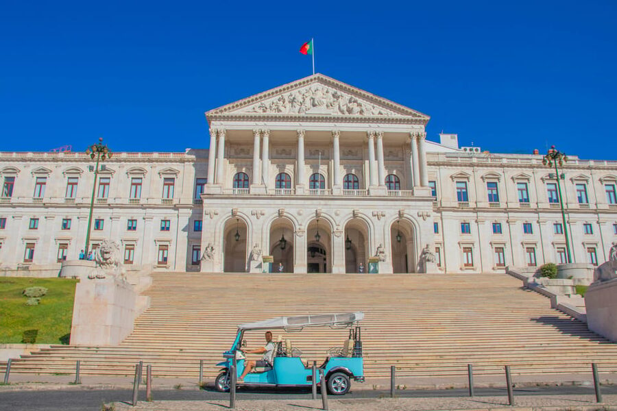 Lisbon: 2h or 4h Private TukTuk Tour with a True Local Guide - Rossio and Baixa: start with Lisbon’s big-city frame