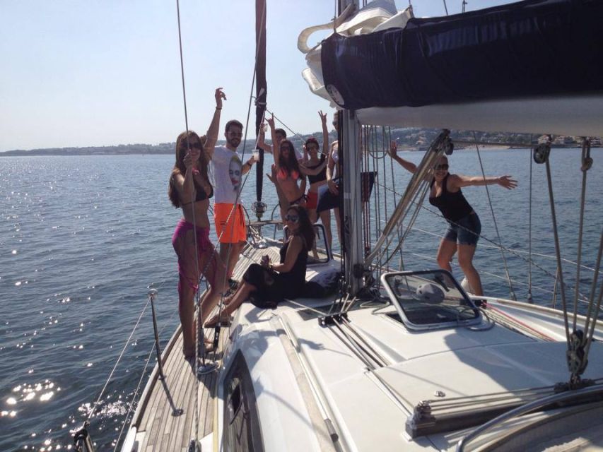 Lisbon 2H Private Tour by SAILBOAT / SAIL or POWER CATAMARAN - Tagus River Views From Belém to Alfama, in Just 2 Hours