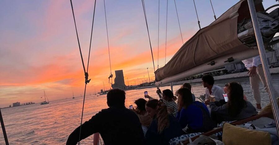 Lisbon: 2H Sunset Boat Cruise Tour with Drinks - Key Points You’ll Care About