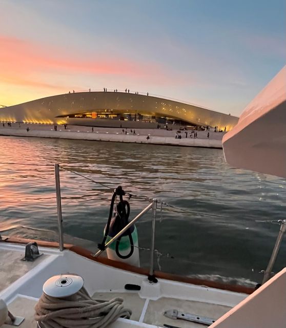 Lisbon: 2H Sunset Boat Cruise Tour with Drinks - Comfort Afloat: Space, Safety, and Blankets That Actually Help