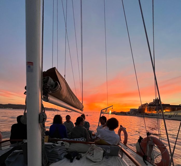Lisbon: 2H Sunset Boat Cruise Tour with Drinks - The Route, Stop by Stop: What You See and What Each Stop Means