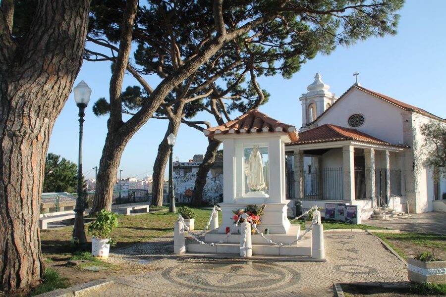 Lisbon: 3-Hour Sightseeing Tour by Tuk-Tuk - Chiado and Bairro Alto: the neighborhoods that change the mood