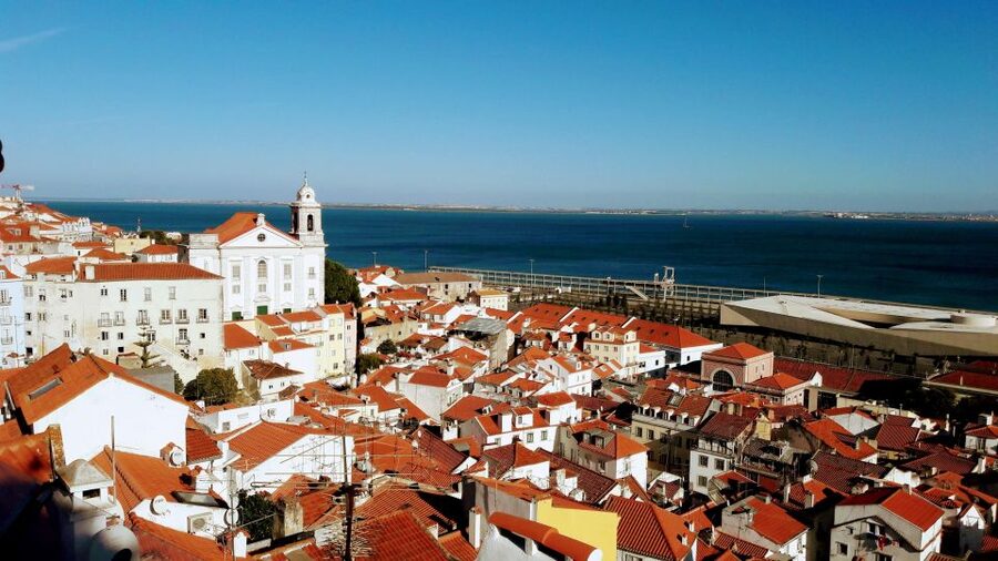 Lisbon: 3-Hour Sightseeing Tour by Tuk-Tuk - What the guide actually adds (beyond directions)