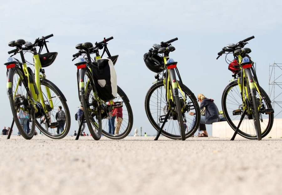 Lisbon: 3-Hour Tour by E-Bike - Castelo de São Jorge zone and Miradouro das Portas do Sol