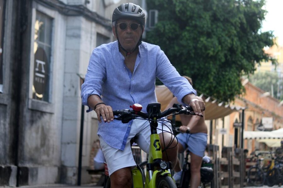 Lisbon: 3-Hour Tour by E-Bike - Alfama quarter: the old streets where Lisbon gets real