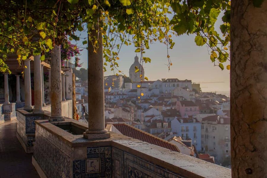 Lisbon: 3h tour in German to all viewpoints with local guide - How the cyan electric tuk-tuk keeps Lisbon in 3 hours