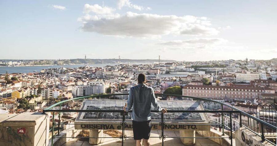 Lisbon: 3h tour in German to all viewpoints with local guide - Starting in Alfama: Santa Luzia and Portas do Sol