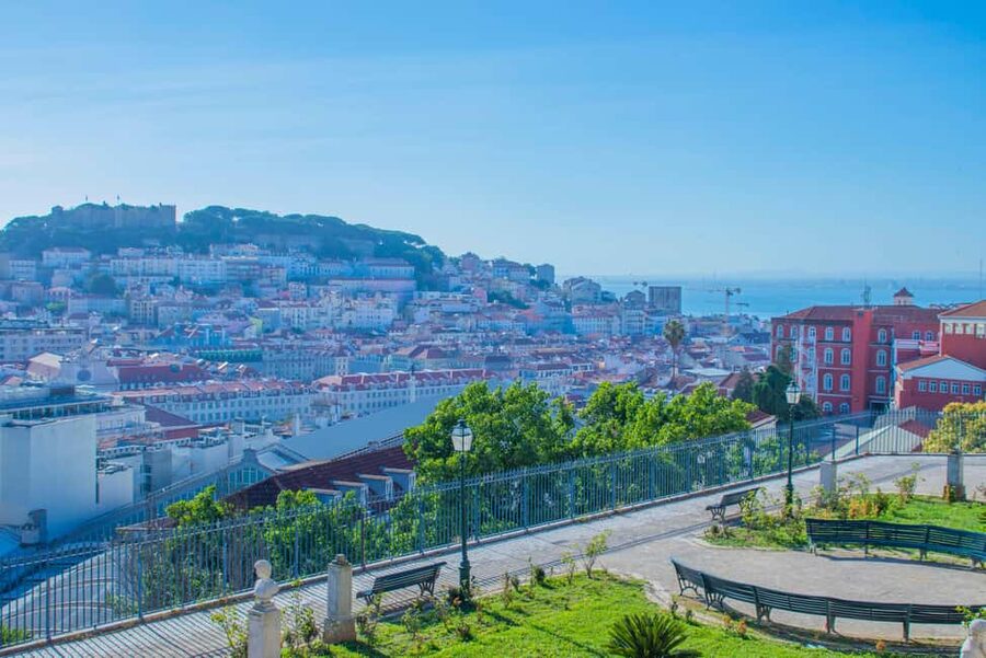 Lisbon: 3h tour in German to all viewpoints with local guide - Price and value: $200 per group up to 2